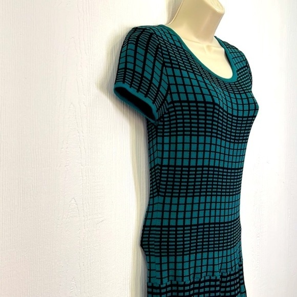 Romeo & Juliet Couture - NWT Emerald & Black Plaid Peplum Midi Dress Size Small - Picture 5 of 13